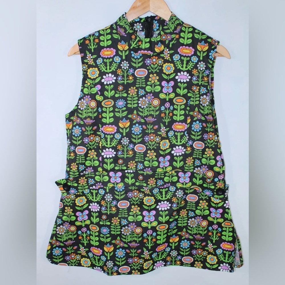 Nooworks Womens Large Airliner top flowery awesome blossom print (like new)